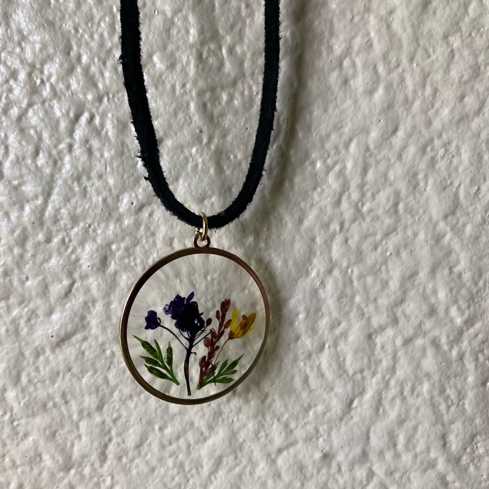 Handcrafted Pressed Flower Pendant Necklace - Purple & Yellow - Picture 4 of 9